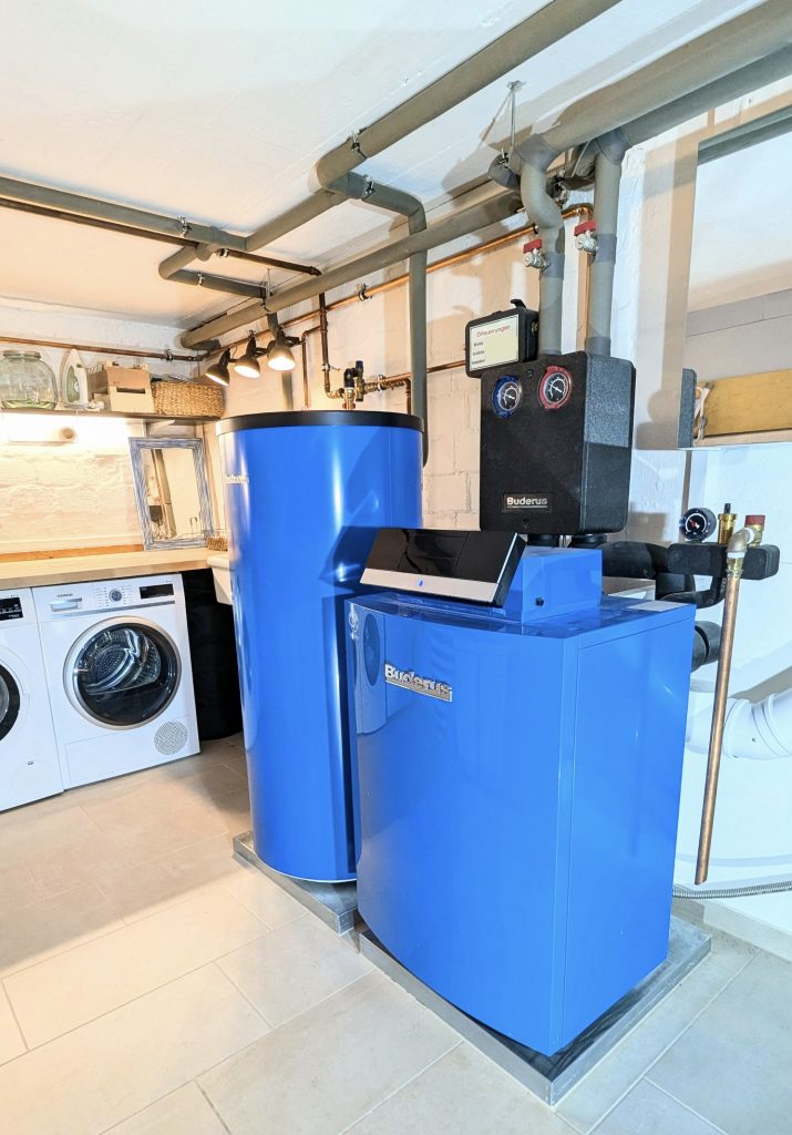 Moderne Heizungsanlage von der Marke Buderus im Einfamilienhaus in Kisdorf